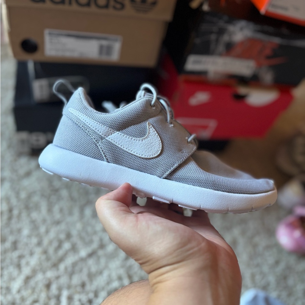 Nike Kids' Grey roshe run